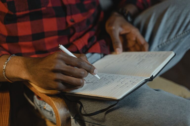Beginner Guide to Journaling Every Day: Tips and Benefits